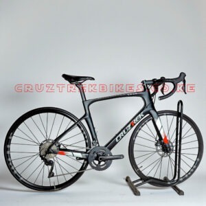 CRUZTREK KWICK CARBON 700C Road Bike – Built for Speed & Precision